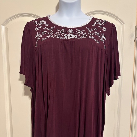 Burgundy swing top with beautiful neck design- summer top size 26 - Picture 1 of 5